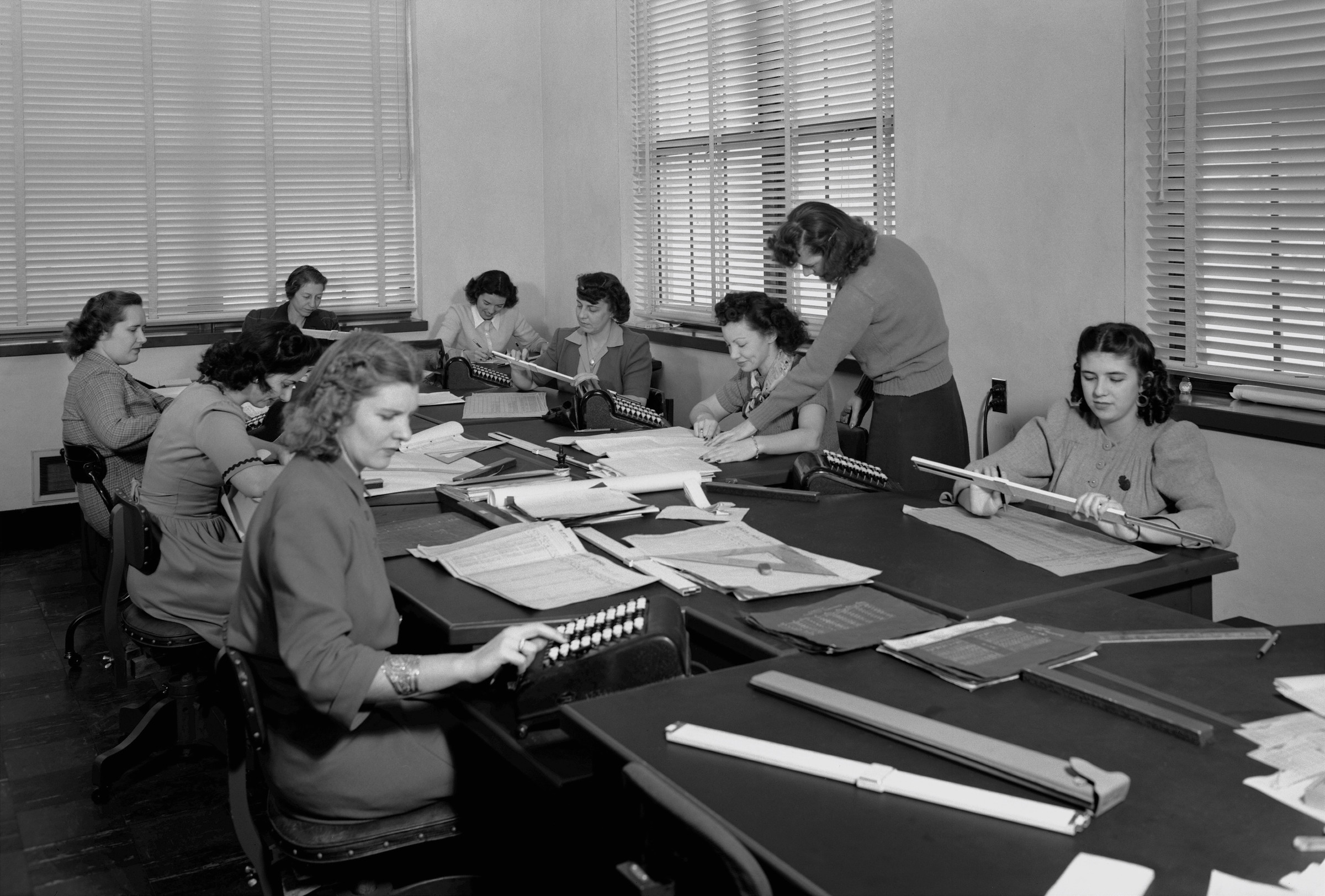 Human computers processing wind tunnel data, NACA Ames, 1943